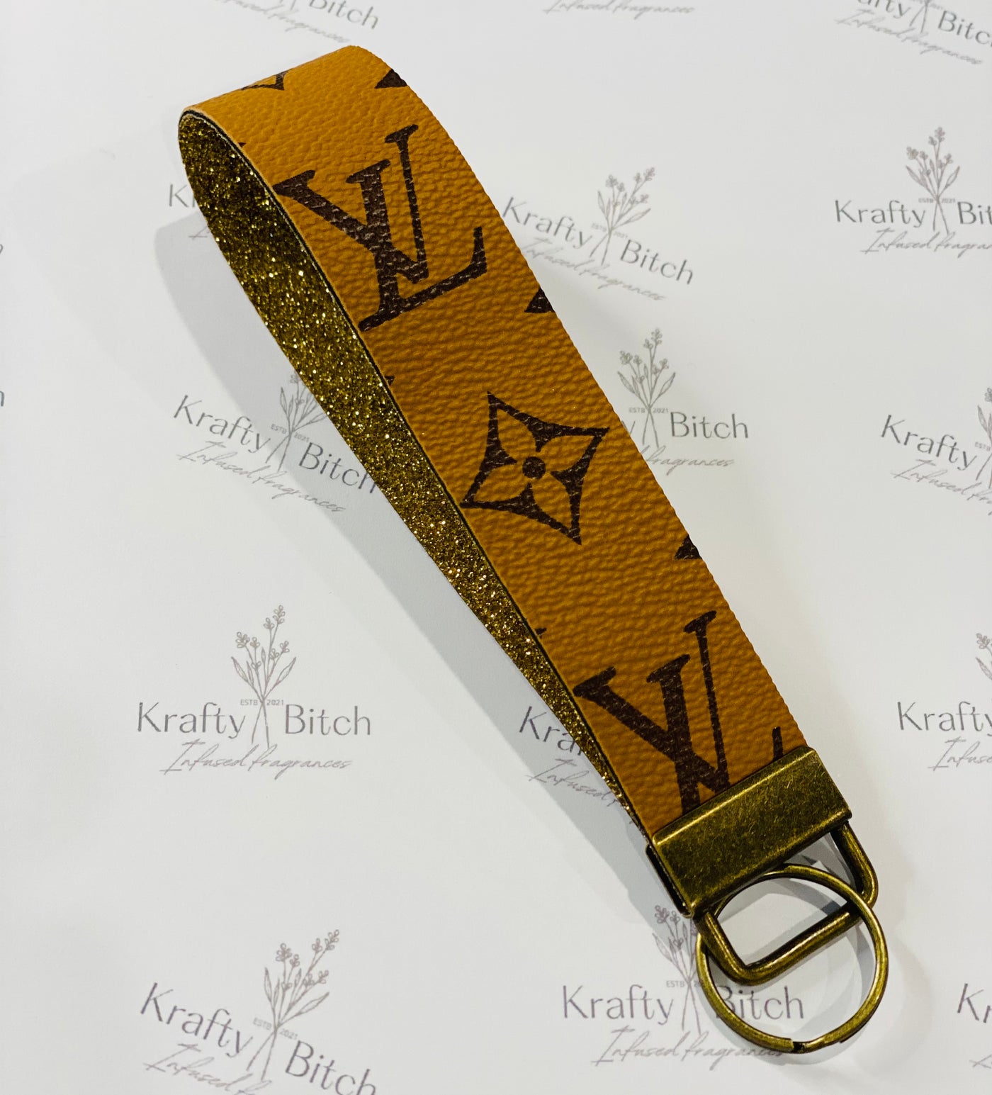 Light brown faux Louis Vuitton fob