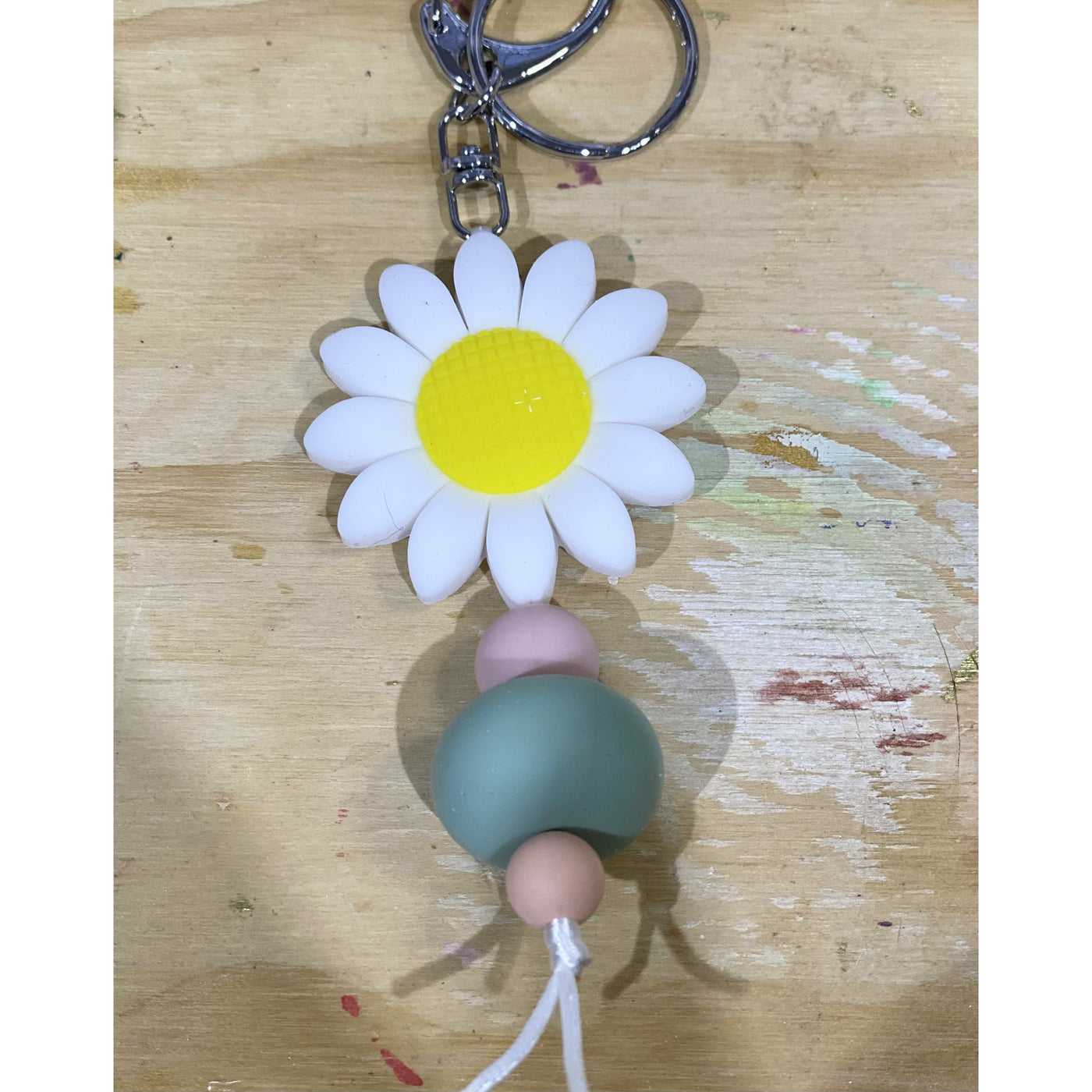 White Daisy Keychain