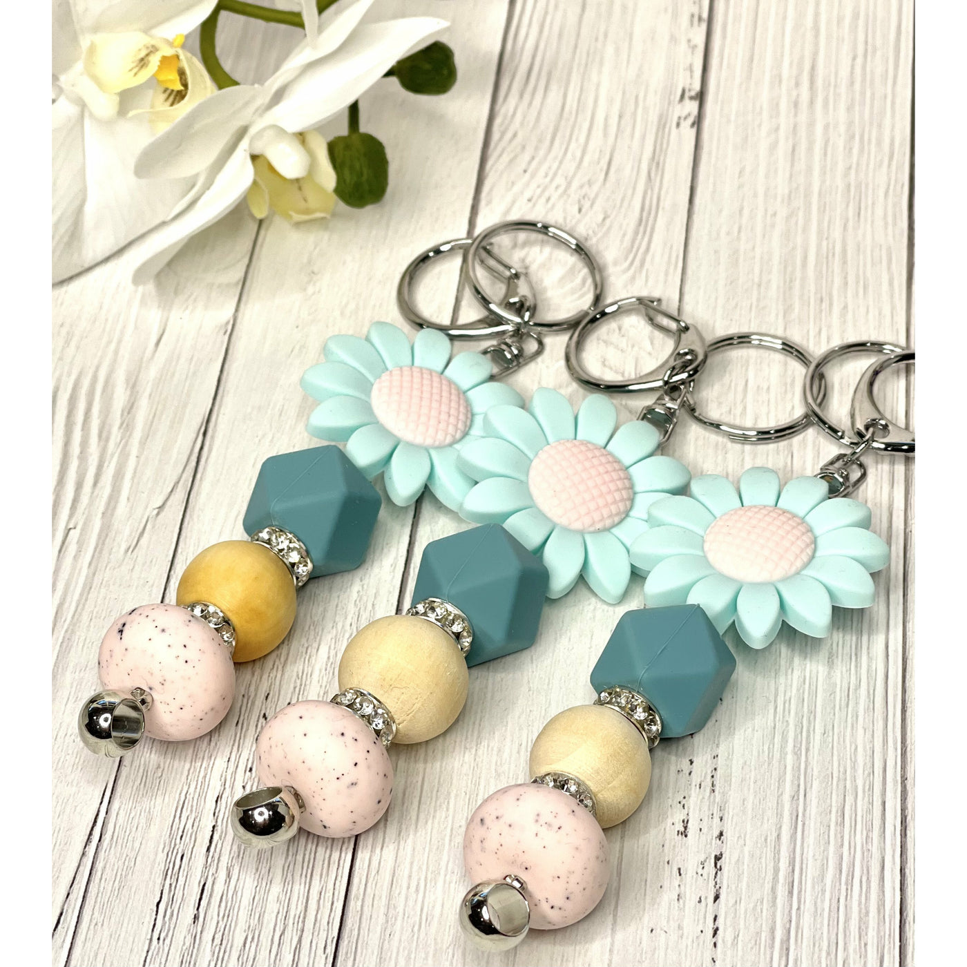 Blue Daisy keychain